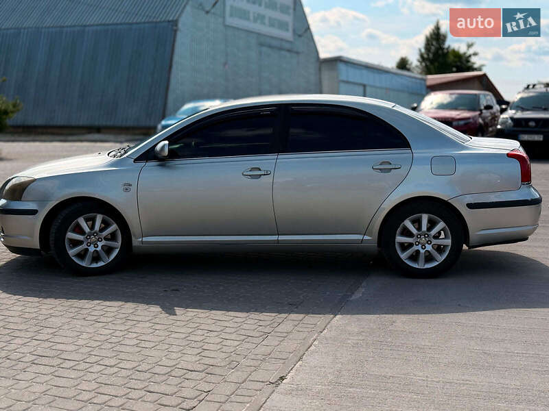 Седан Toyota Avensis 2004 в Львове