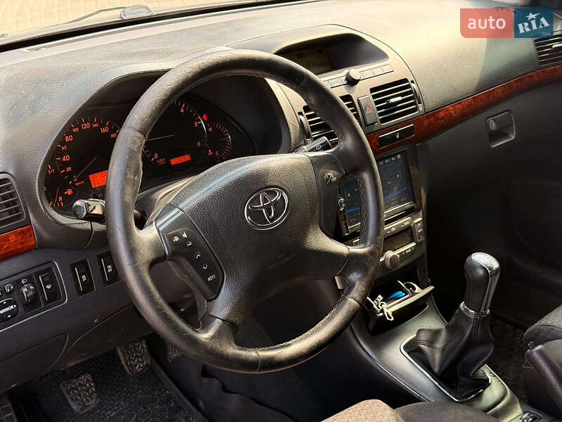 Седан Toyota Avensis 2004 в Львове