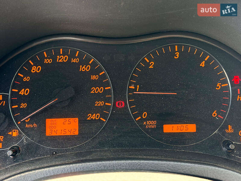 Седан Toyota Avensis 2004 в Львове