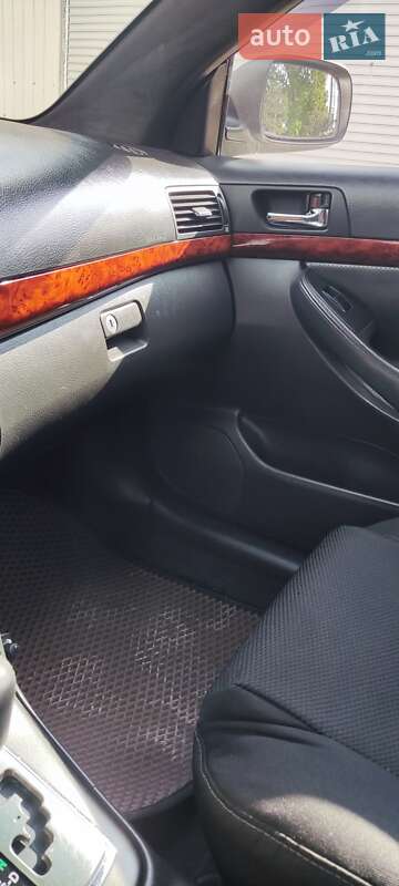 Седан Toyota Avensis 2004 в Одесі