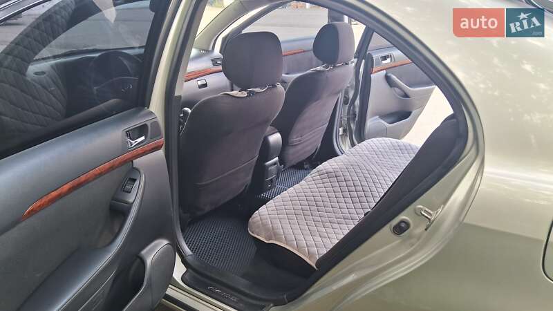 Ліфтбек Toyota Avensis 2004 в Одесі