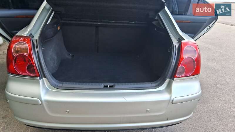 Ліфтбек Toyota Avensis 2004 в Одесі