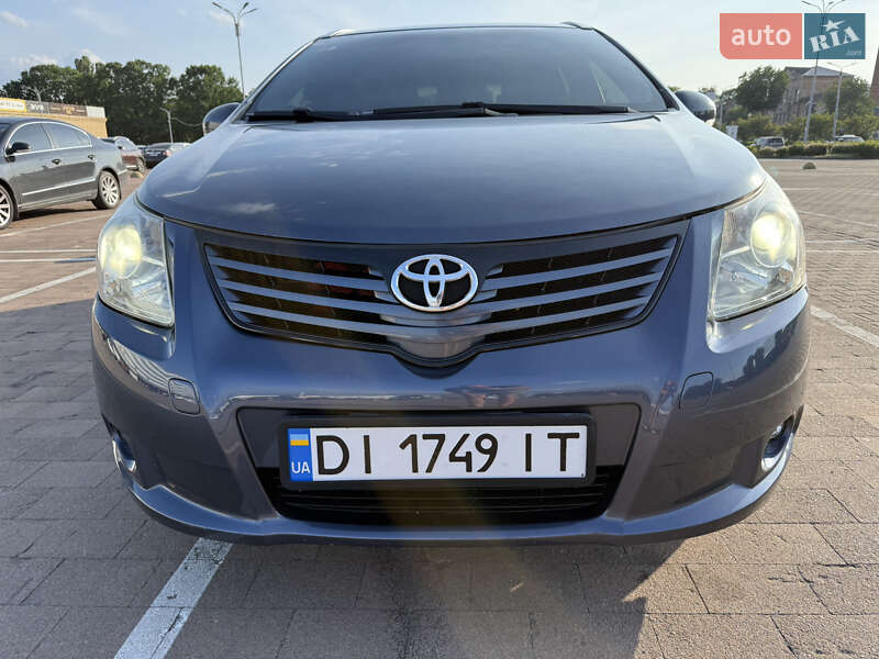Універсал Toyota Avensis 2009 в Житомирі