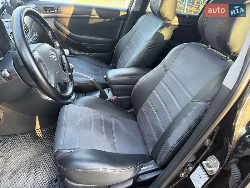 Універсал Toyota Avensis 2006 в Запоріжжі