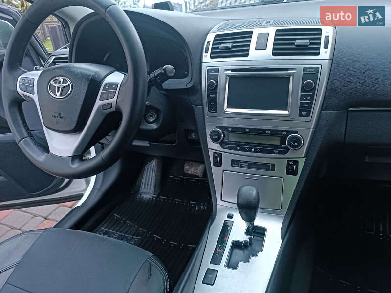 Універсал Toyota Avensis 2013 в Бережанах