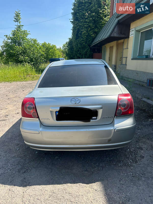 Седан Toyota Avensis 2008 в Львові