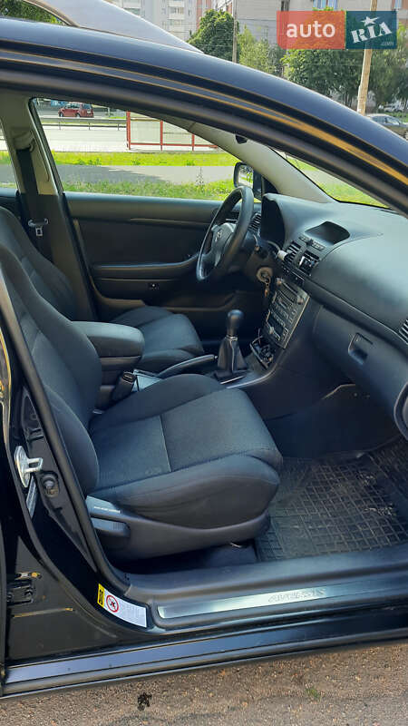 Универсал Toyota Avensis 2004 в Черкассах