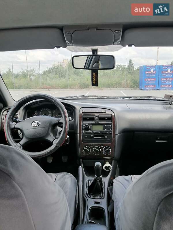 Лифтбек Toyota Avensis 2002 в Виннице