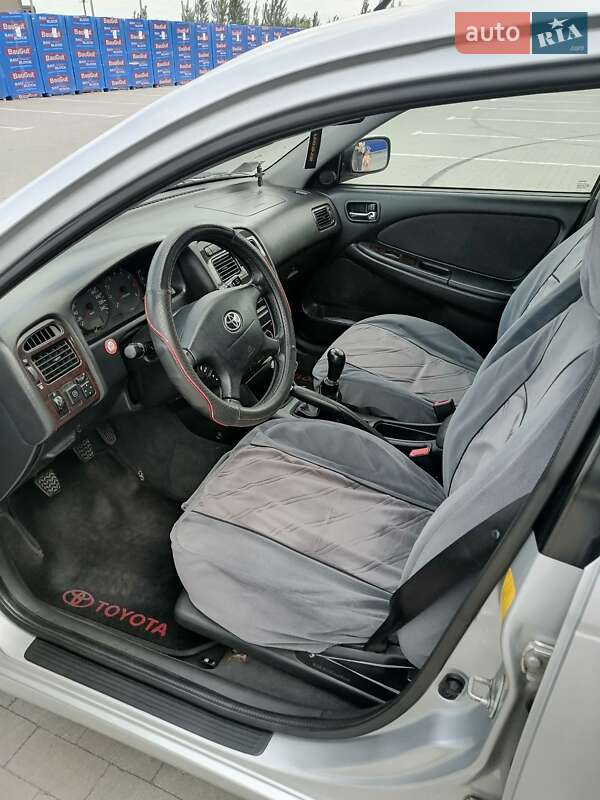 Лифтбек Toyota Avensis 2002 в Виннице