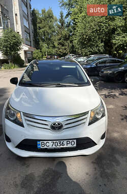 Седан Toyota Avensis 2012 в Львові