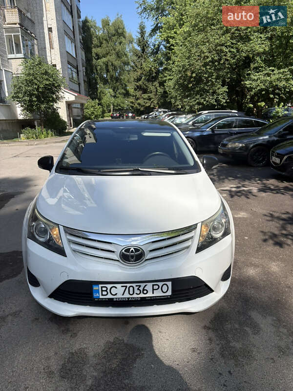 Toyota Avensis 2012