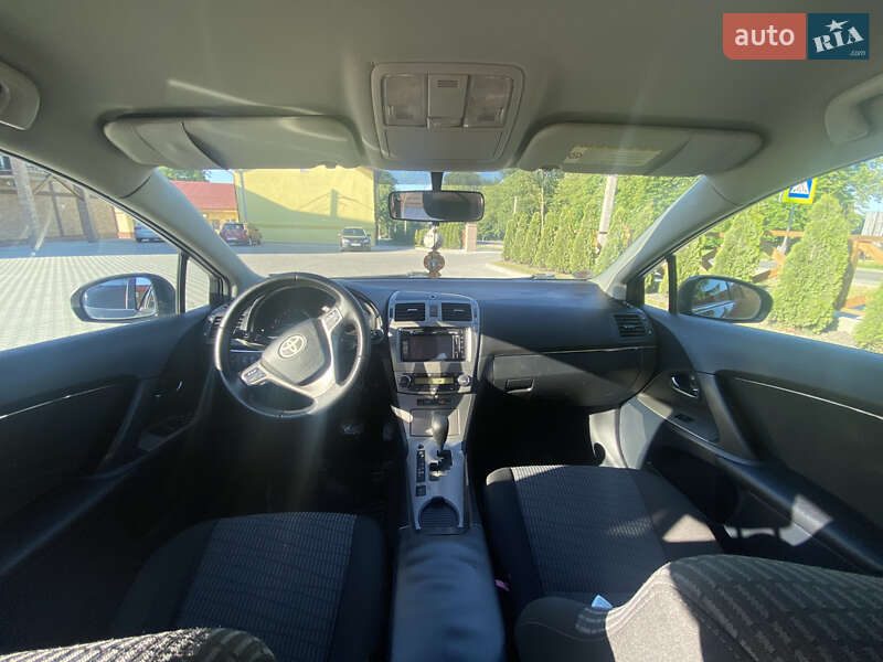 Универсал Toyota Avensis 2010 в Тернополе