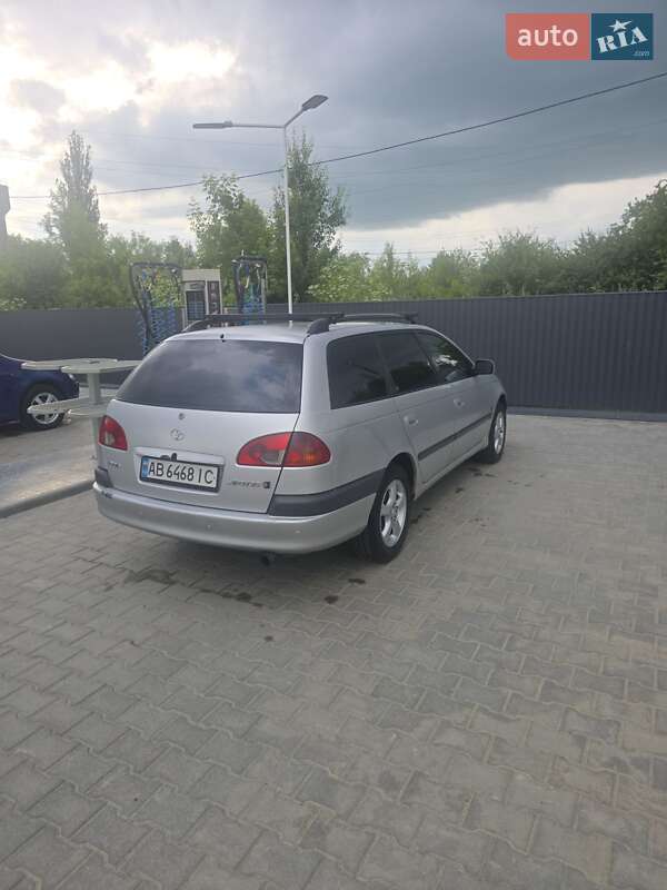 Универсал Toyota Avensis 1999 в Баре