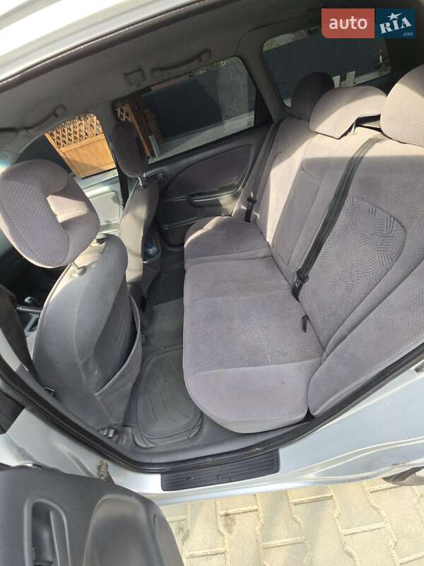 Универсал Toyota Avensis 1999 в Баре