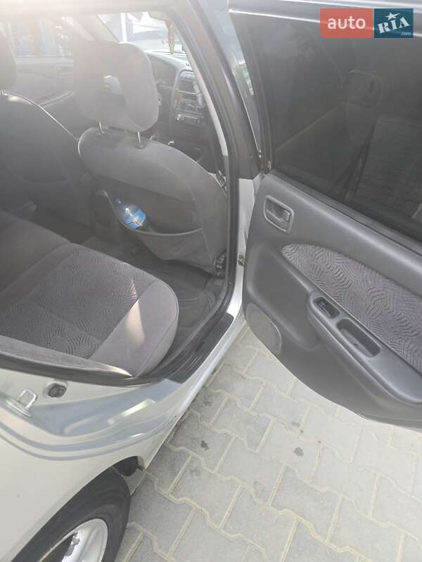 Универсал Toyota Avensis 1999 в Баре