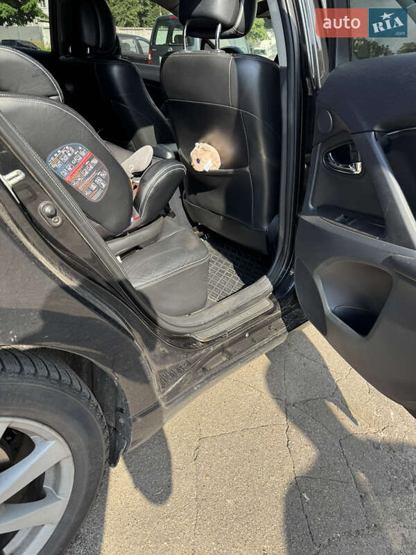 Універсал Toyota Avensis 2010 в Києві