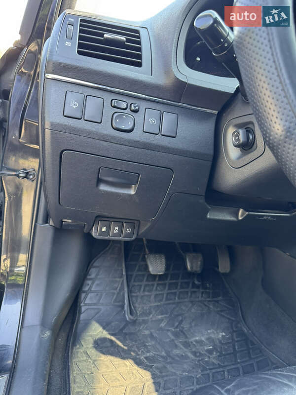 Універсал Toyota Avensis 2010 в Києві