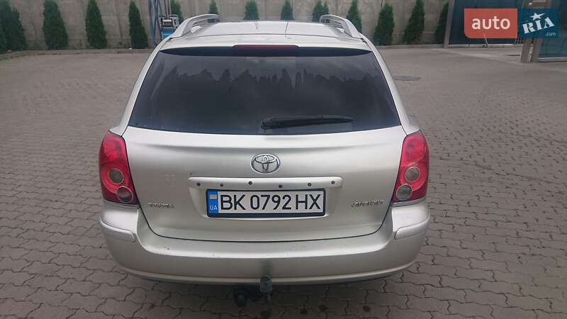 Универсал Toyota Avensis 2006 в Сарнах