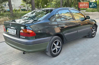Седан Toyota Avensis 1999 в 