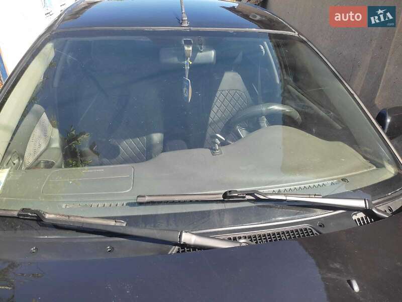 Седан Toyota Avensis 2000 в Одесі