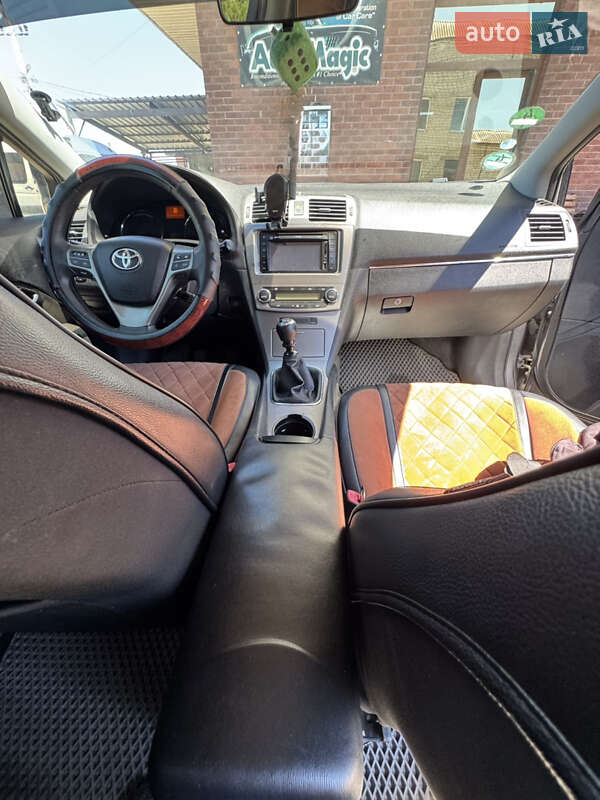 Универсал Toyota Avensis 2010 в Деражне