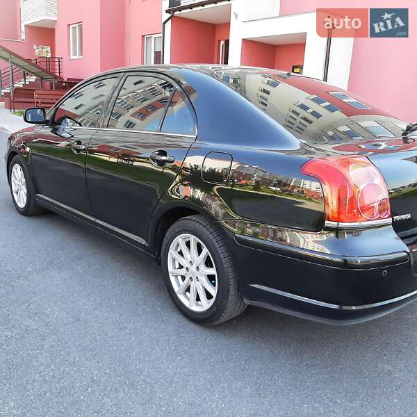 Ліфтбек Toyota Avensis 2005 в Вінниці