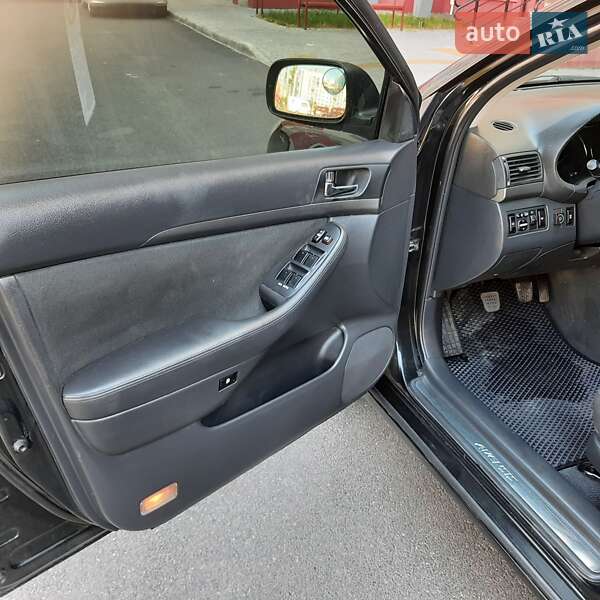 Ліфтбек Toyota Avensis 2005 в Вінниці