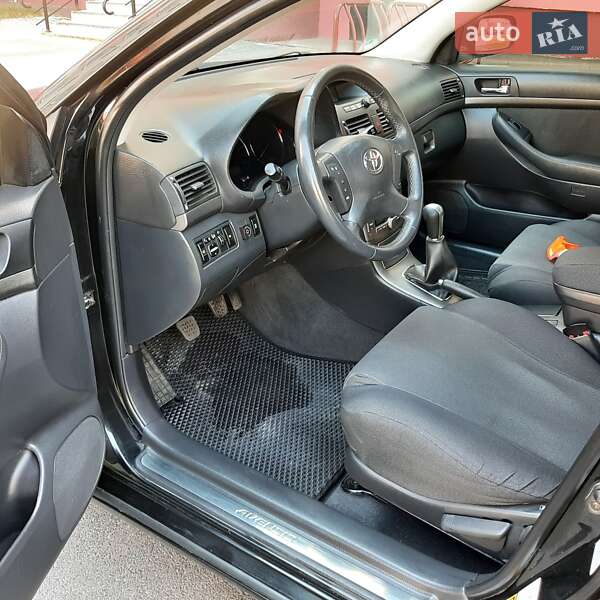Ліфтбек Toyota Avensis 2005 в Вінниці
