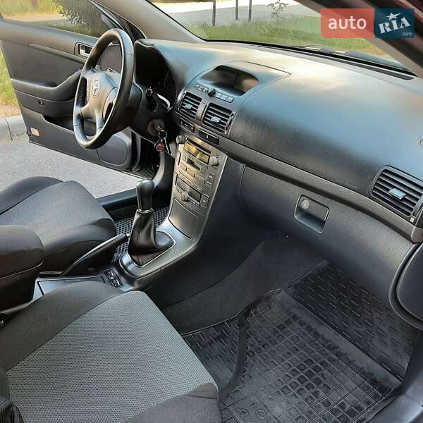 Ліфтбек Toyota Avensis 2005 в Вінниці