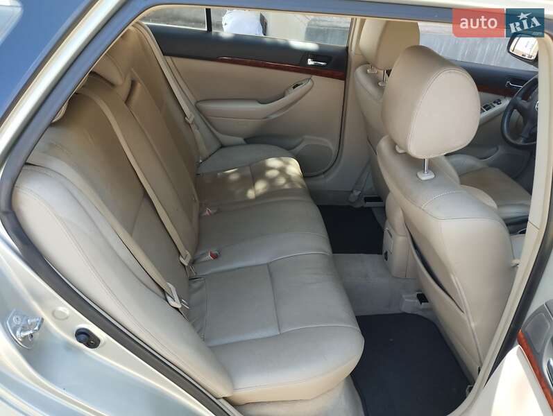 Универсал Toyota Avensis 2004 в Виноградове