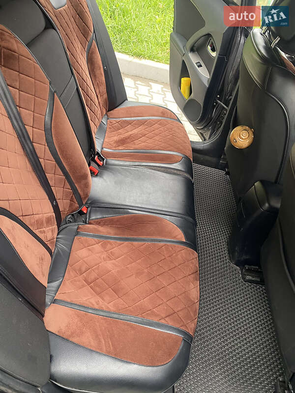 Универсал Toyota Avensis 2010 в Деражне