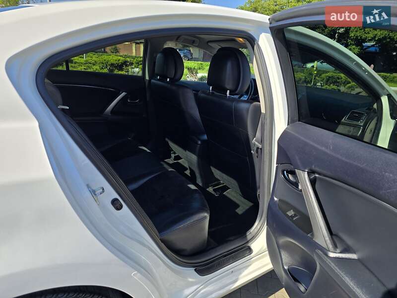 Седан Toyota Avensis 2012 в Одесі