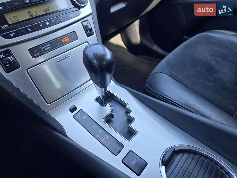 Седан Toyota Avensis 2012 в Одесі