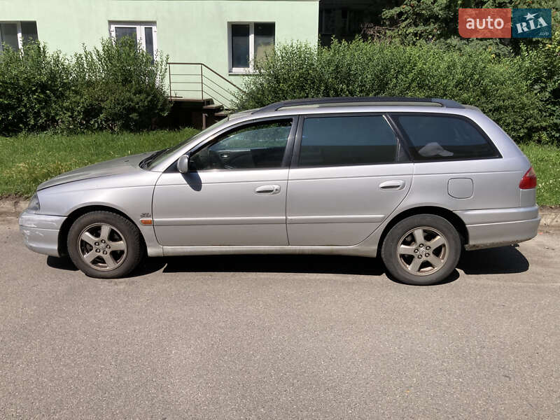 Универсал Toyota Avensis 2001 в Луцке