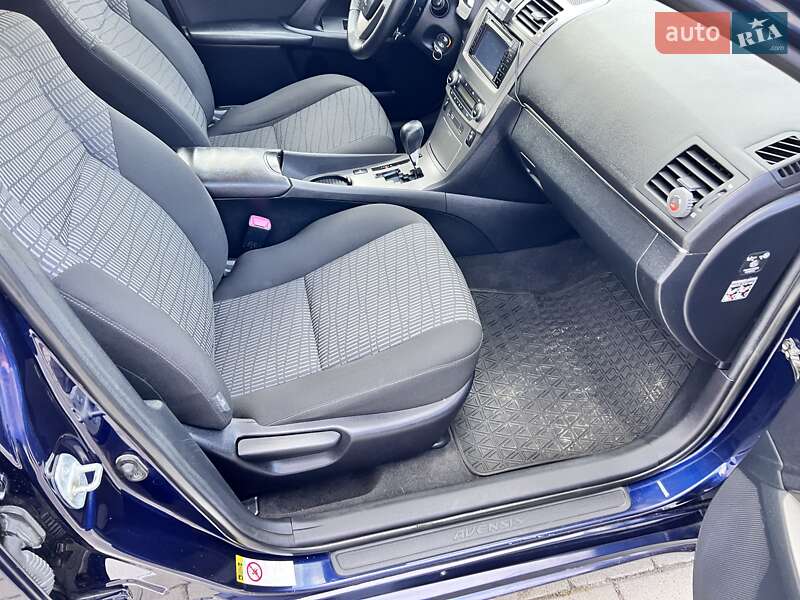 Универсал Toyota Avensis 2011 в Нововолынске
