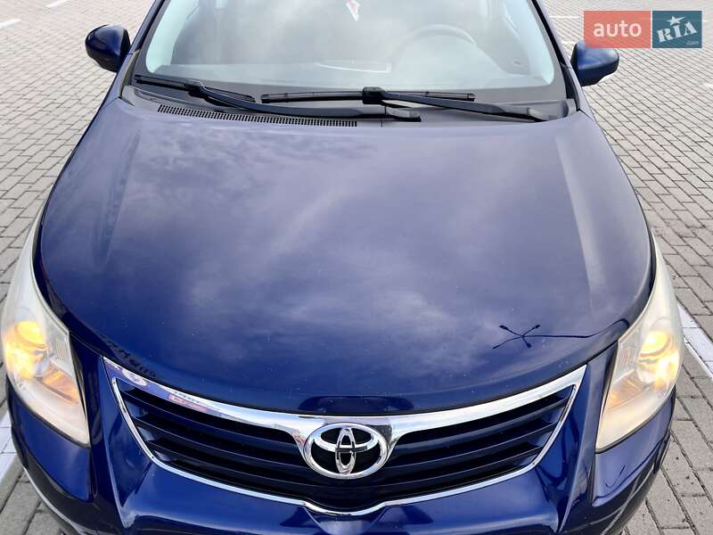 Универсал Toyota Avensis 2011 в Нововолынске