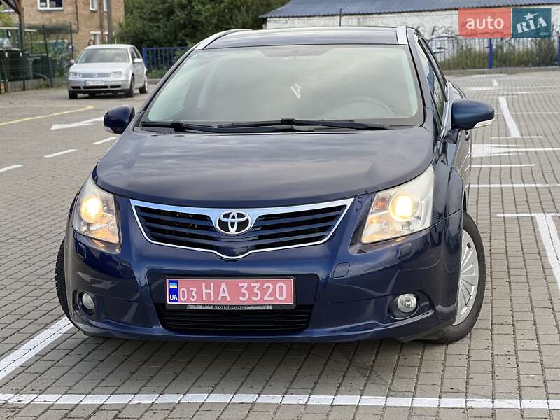 Универсал Toyota Avensis 2011 в Нововолынске