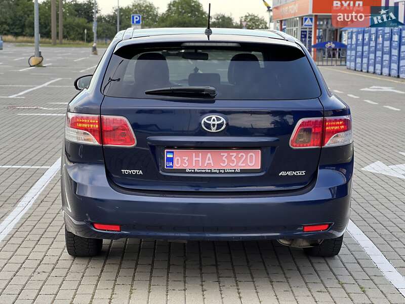 Универсал Toyota Avensis 2011 в Нововолынске