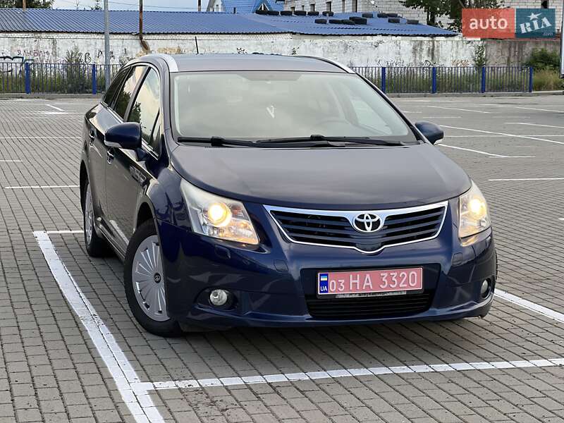 Универсал Toyota Avensis 2011 в Нововолынске