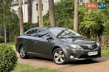 Седан Toyota Avensis 2015 в Києві