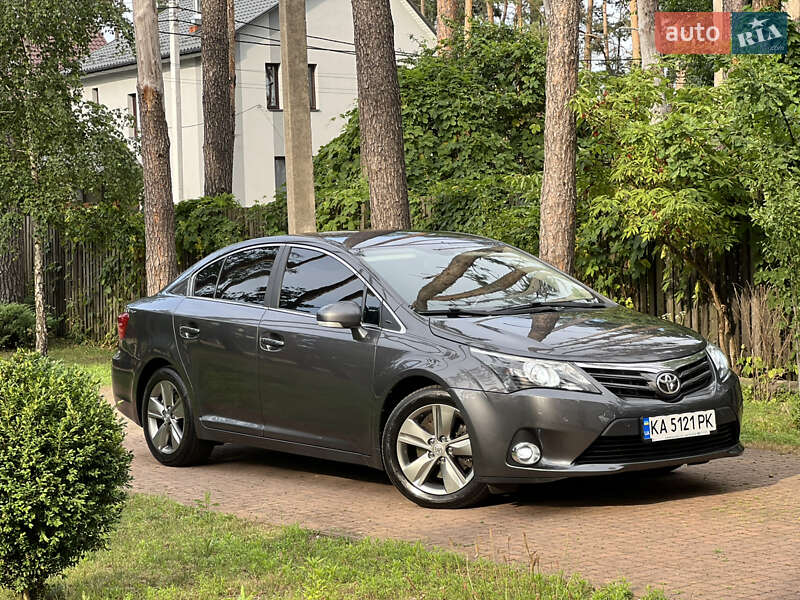 Toyota Avensis 2015