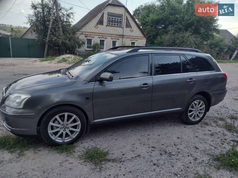 Универсал Toyota Avensis 2004 в Валках