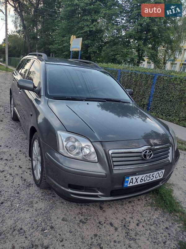 Универсал Toyota Avensis 2004 в Валках