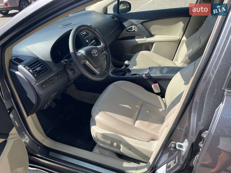 Универсал Toyota Avensis 2008 в Чернигове