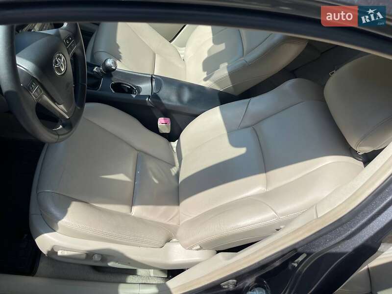 Универсал Toyota Avensis 2008 в Чернигове