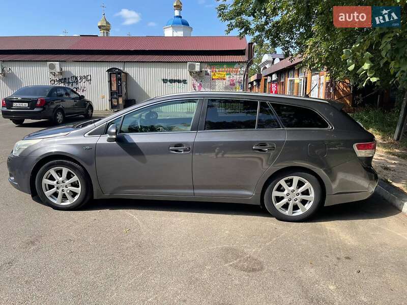 Универсал Toyota Avensis 2008 в Чернигове