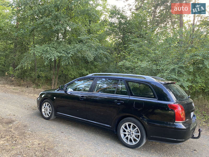 Універсал Toyota Avensis 2004 в Гайвороні