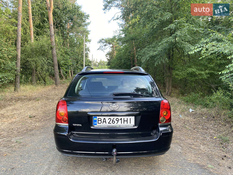 Універсал Toyota Avensis 2004 в Гайвороні