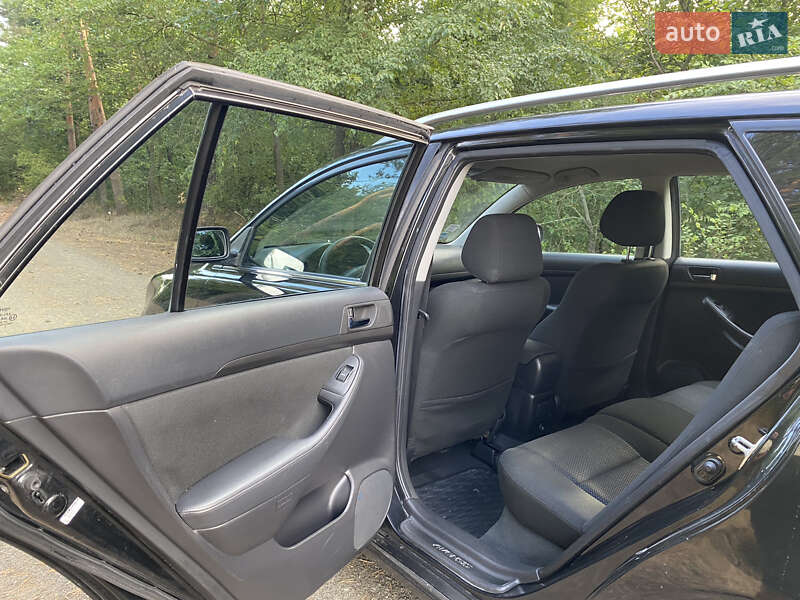 Універсал Toyota Avensis 2004 в Гайвороні