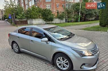 Седан Toyota Avensis 2012 в 